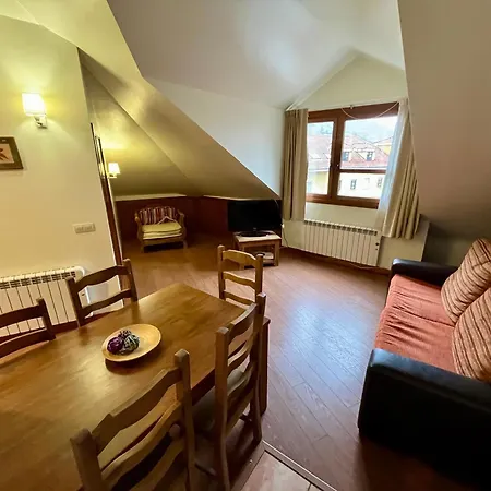 Lotila Flats Cuirgu Aparthotel Felechosa